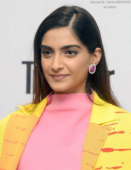 Bollywood Actress Sonam Kapoor Porn Videos